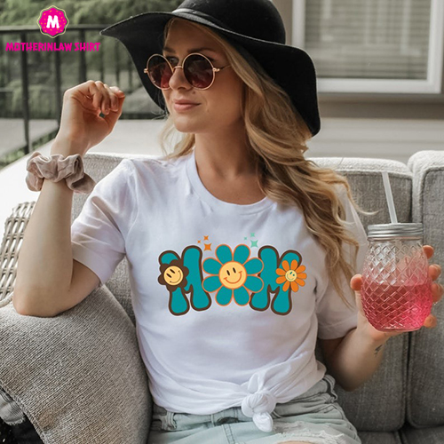 Groovy Mama Tee, Mothers Day Gift, Gift for Mom, Groovy Mama Shirt, Retro Mom Tshirt