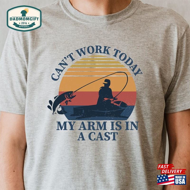 I Can’t Work My Arm Is In A Cast Mens Fishing T-Shirt Funny Shirt Sweatshirt