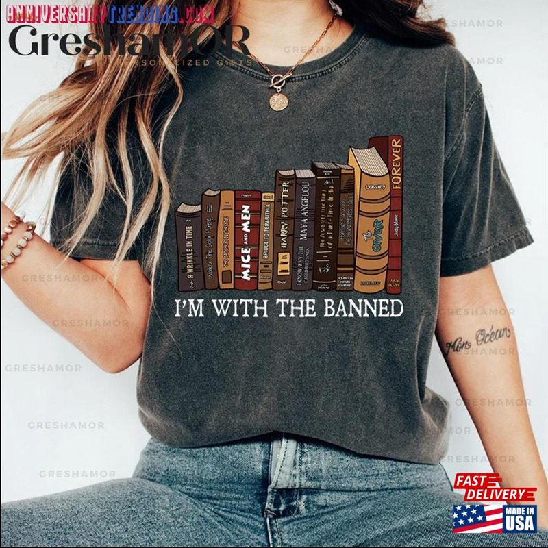 I’m With The Banned Shirt Read Books Sweatshirt T-Shirt – Bipubunny Store