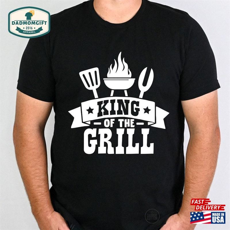 King Of The Grill Shirt Dads Grilling Fathers Day Gift For Dad T-Shirt Classic