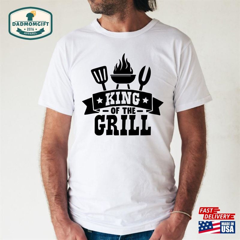 King Of The Grill Shirt Dads Grilling Fathers Day Gift For Dad T-Shirt Classic