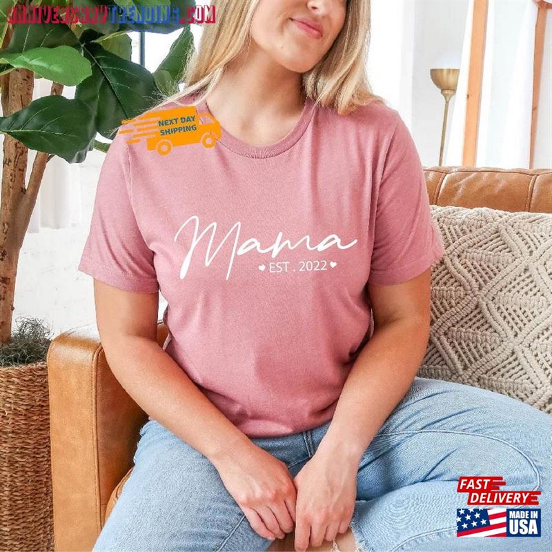 Mama Est 2022 Shirt New Mother Gift T-Shirt Sweatshirt -Bipubunny Store