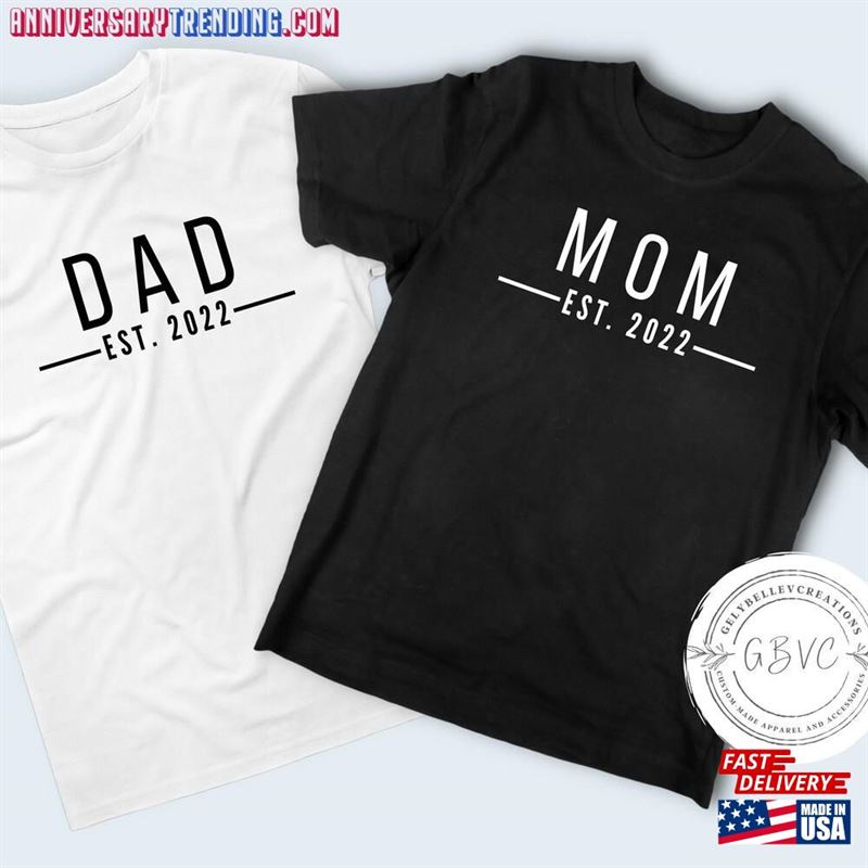 Mom And Dad Matching Shirts Custom Hospital Personalized Babyshower Gift For New Parents Classic T-Shirt – Bipubunny Store