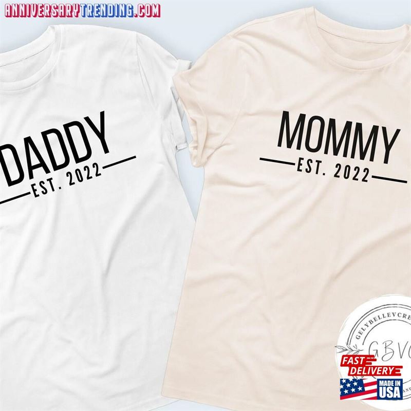 Mom And Dad Matching Shirts Custom Hospital Personalized Babyshower Gift For New Parents Classic T-Shirt – Bipubunny Store