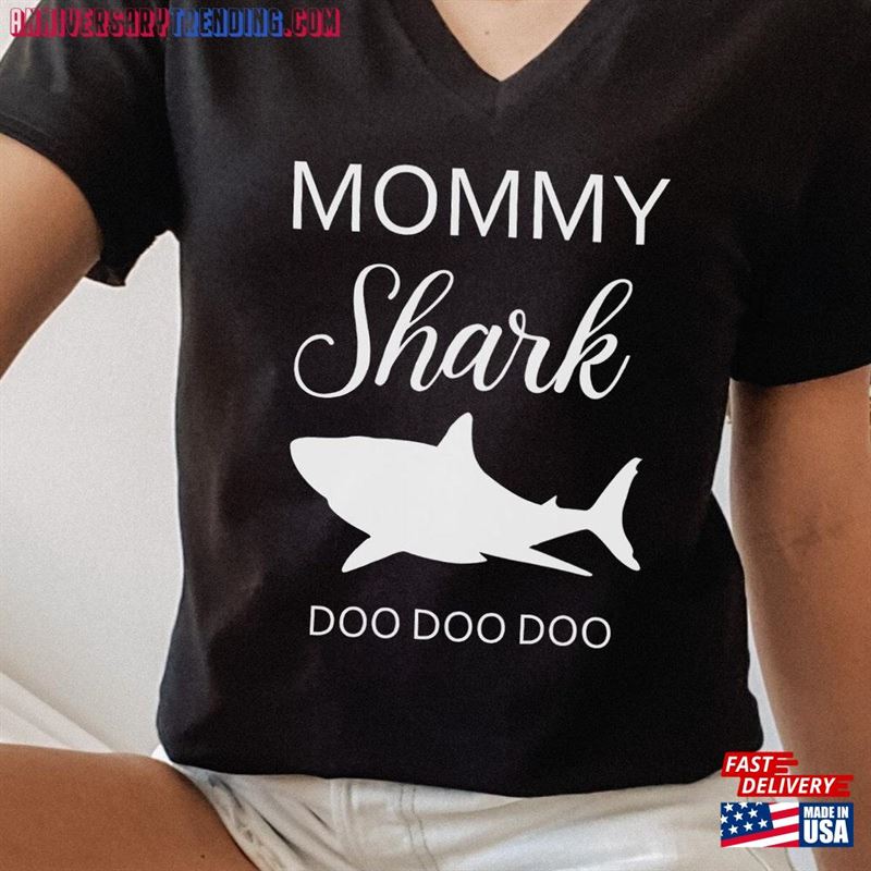 Mommy Shark Shirt Unisex V Neck Family Shirts Mom T-Shirt – Bipubunny Store