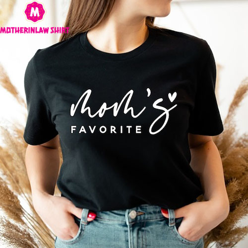 Mom’s Favorite T-shirt, Mother’s Day Tee, Mom’s Favorite Child Shirt, I’m The Favorite Child T-Shirt, Funny Sibling Shirt, Mother’s Day Gift