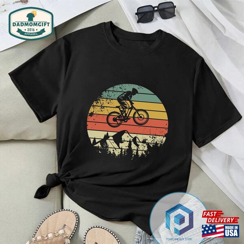 Mountain Biking Vintage Downhill Bike T-Shirt New Dad Shirt Hoodie Classic