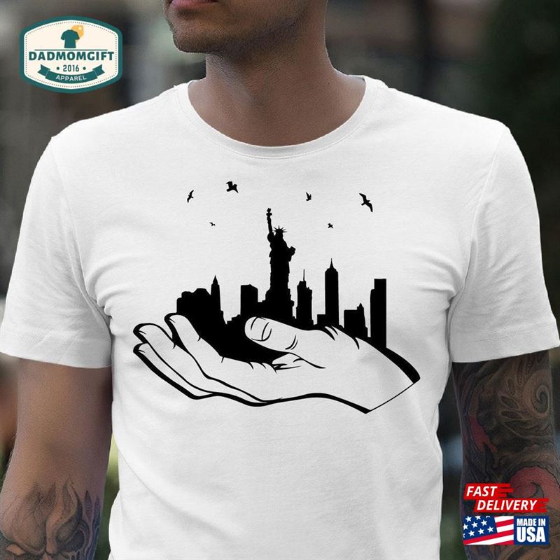 New York Artistic Shirt Skyline Statue Of Liberty Hand Classic Hoodie