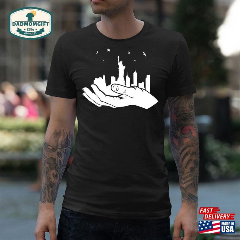 New York Artistic Shirt Skyline Statue Of Liberty Hand Classic Hoodie