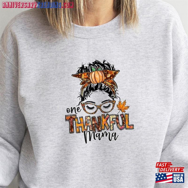 One Thankful Mama Sweatshirt Mom Messy Bun Thanksgiving Sweatshirts Fall Autumn T-Shirt Classic -Bipubunny Store