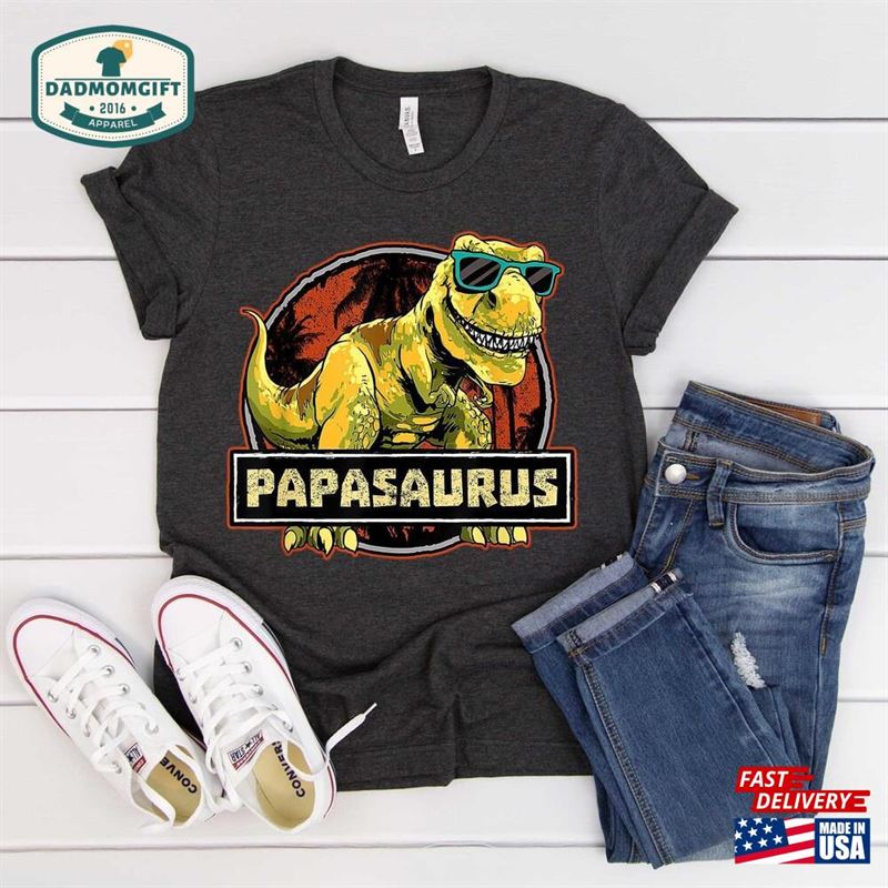 Papasaurus T-Shirt Fathers Day Gifts Daddy Saurus Shirt Classic