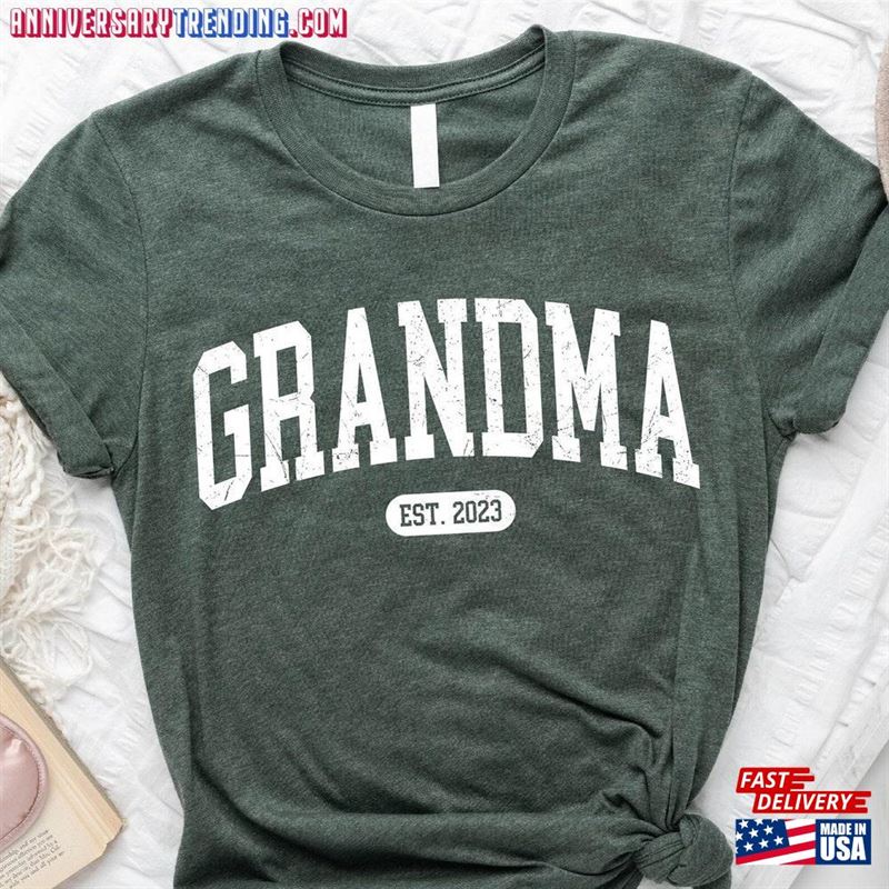 Personalize Mom Gift For Grandma Shirt Mothers Day Nana Unisex Classic -Bipubunny Store