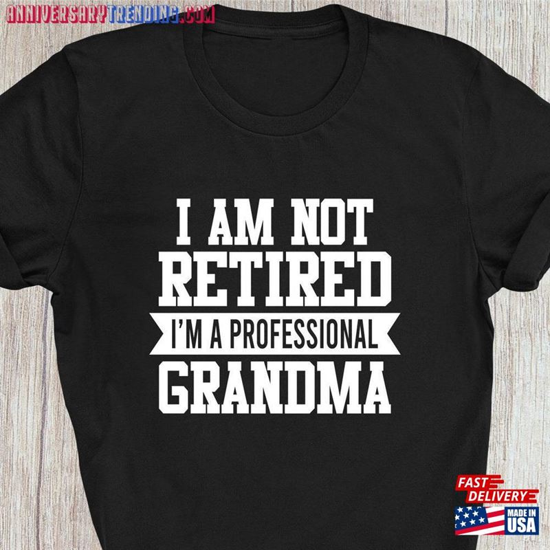 Professional Grandma T-Shirt I’m Not Retired Retirement Gift Shirt For Grandparents Mothers Day Family Presents Christmas Xmas Tee Sweatshirt Unisex – Bipubunny Store