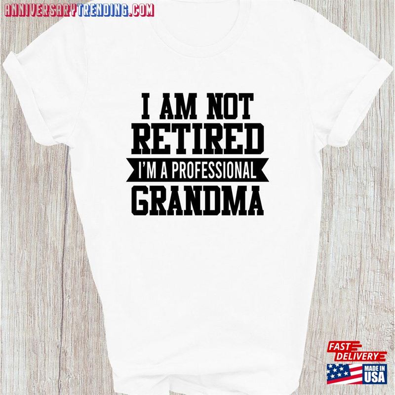 Professional Grandma T-Shirt I’m Not Retired Retirement Gift Shirt For Grandparents Mothers Day Family Presents Christmas Xmas Tee Sweatshirt Unisex – Bipubunny Store