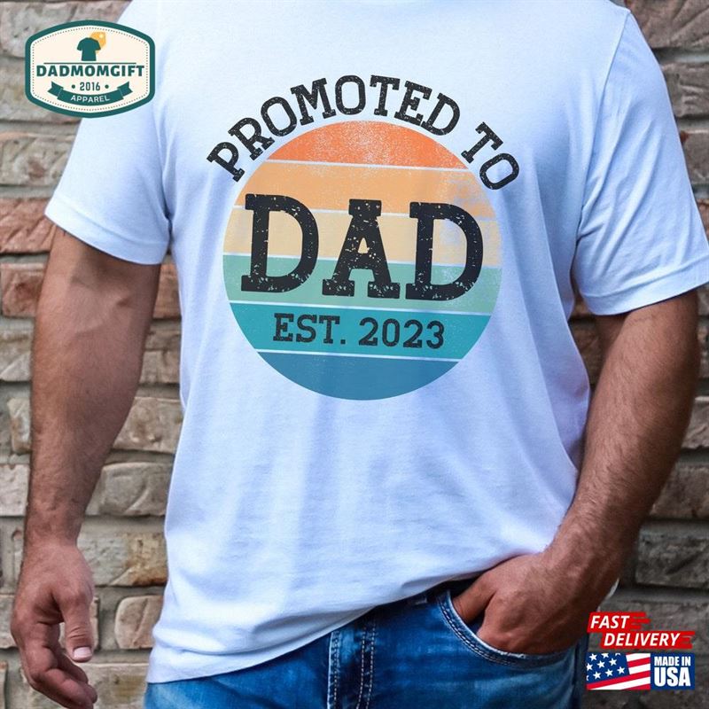 Promoted To Dad 2023 Retro Distressed Shirt Daddy T-Shirt New Gift From Wife Sweatshirt Hoodie