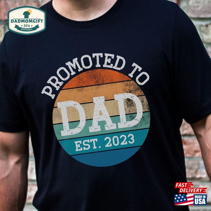 Promoted To Dad 2023 Retro Distressed Shirt Daddy T-Shirt New Gift From Wife Sweatshirt Hoodie