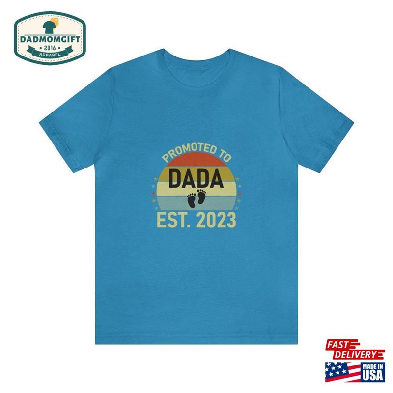 Promoted To Dada 2023 T-Shirt Sweatshirt Classic