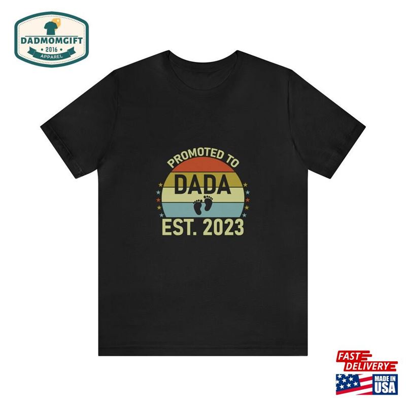 Promoted To Dada 2023 T-Shirt Sweatshirt Classic