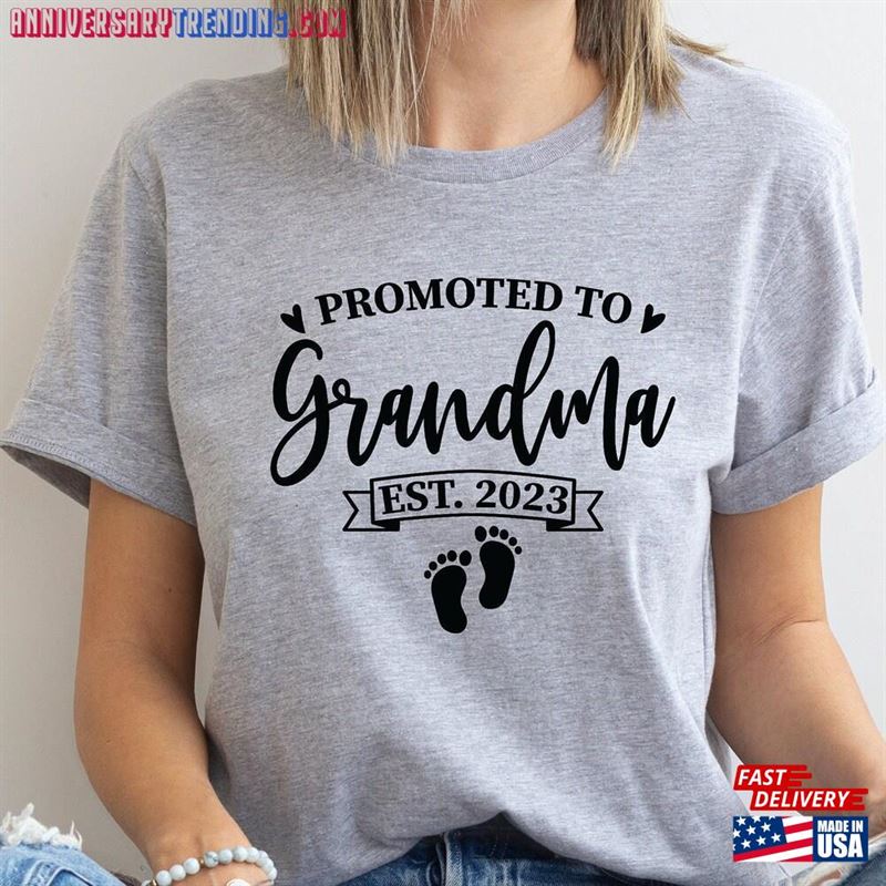 Promoted To Grandma Est 2023 Shirt First Time T-Shirt Baby Feet Classic Unisex – Bipubunny Store