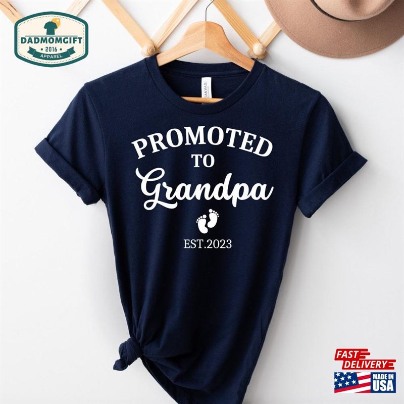 Promoted To Grandpa Est 2023 Shirt Sweatshirts New Gift T-Shirt Sweatshirt