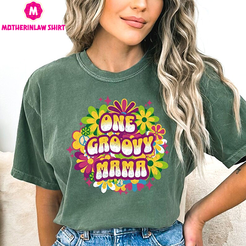 Retro Mom Shirt, Hippie Shirt for Mother’s Day, Groovy Mama, Peace Sign Shirt for Mom, Hippie Shirts, Retro Mom Gift, Boho Mom Birthday, Tee