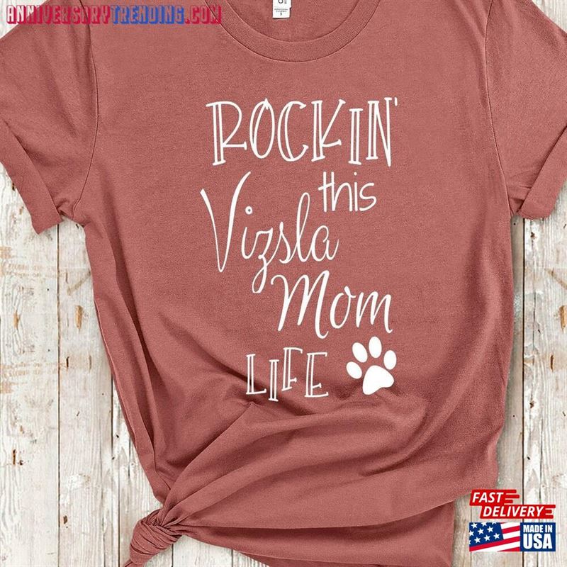 Rockin This Life Vizsla Mom T-Shirt Dog Owner Gifts Funny Shirt For Vizla Lovers Sweatshirt Hoodie – Bipubunny Store