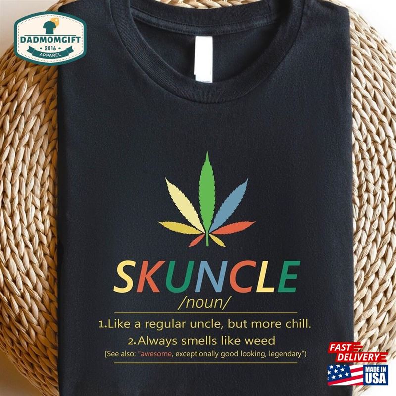 Skuncle Definition T-Shirt Vintage Smoker Uncle Birthday Shirt Classic Sweatshirt