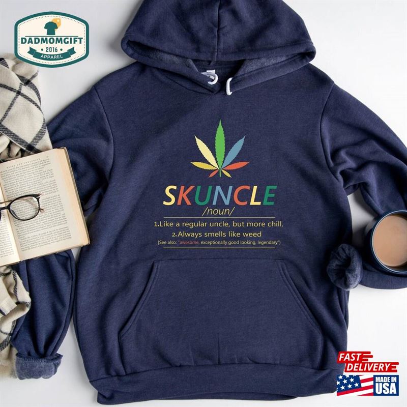 Skuncle Definition T-Shirt Vintage Smoker Uncle Birthday Shirt Classic Sweatshirt