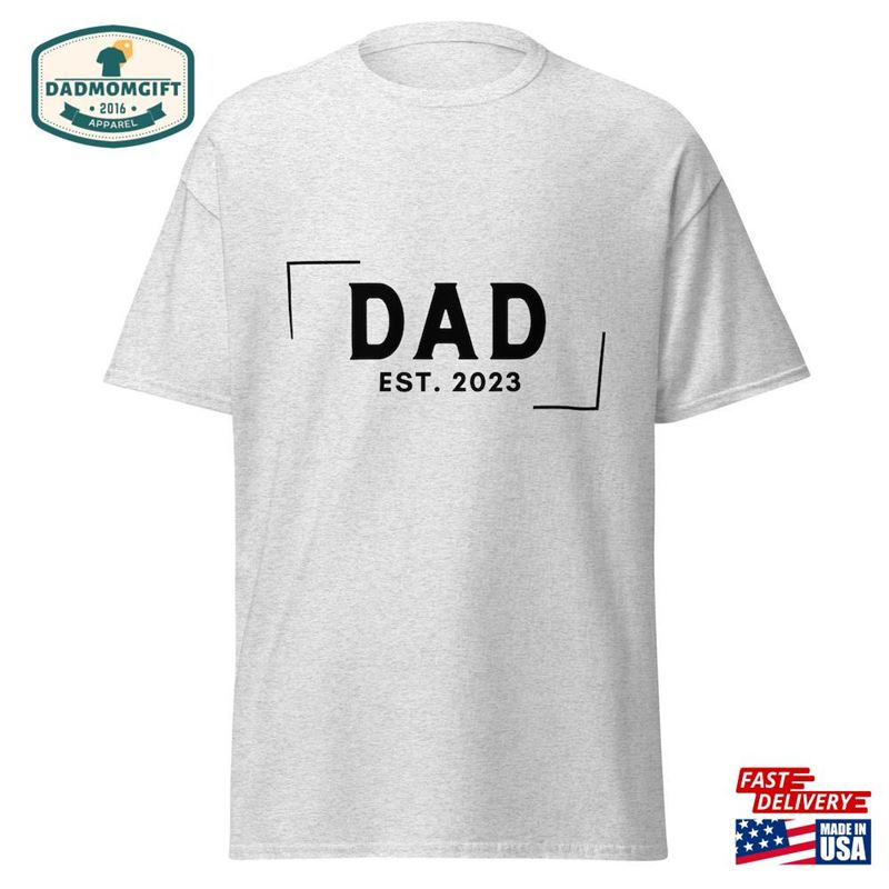 T-Shirt For Men Dad Est 2023 Funny Shirt Hoodie Sweatshirt