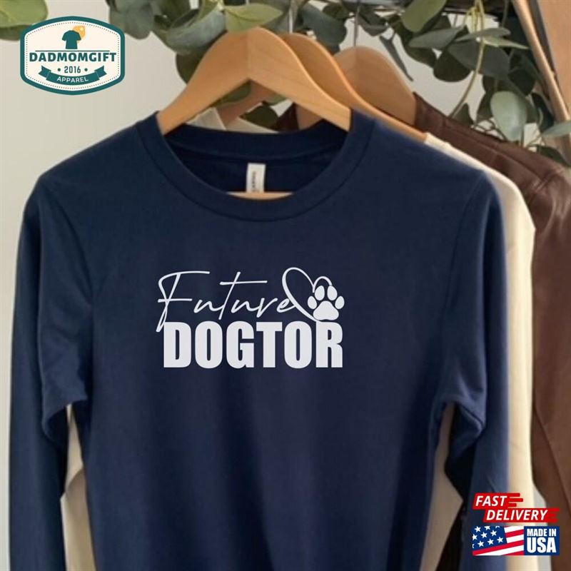 Veterinarian School Long Sleeved Shirt Future Dogtor Funny For Vet Student Acceptance Gift Classic T-Shirt