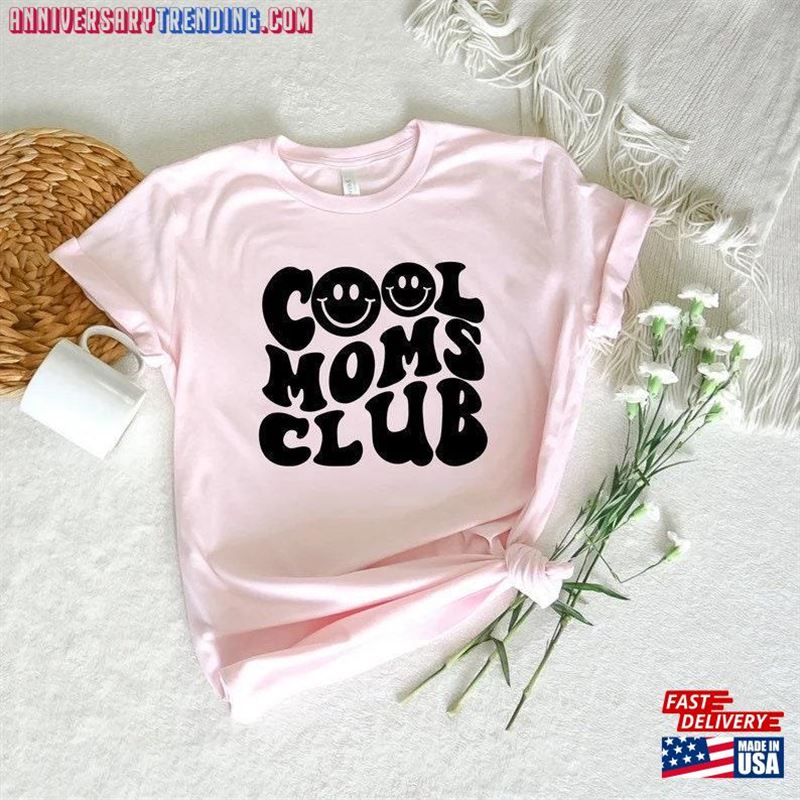 Women’s Graphic Shirt Cool Moms Club Smiley Face Mom T-Shirt Classic – Bipubunny Store