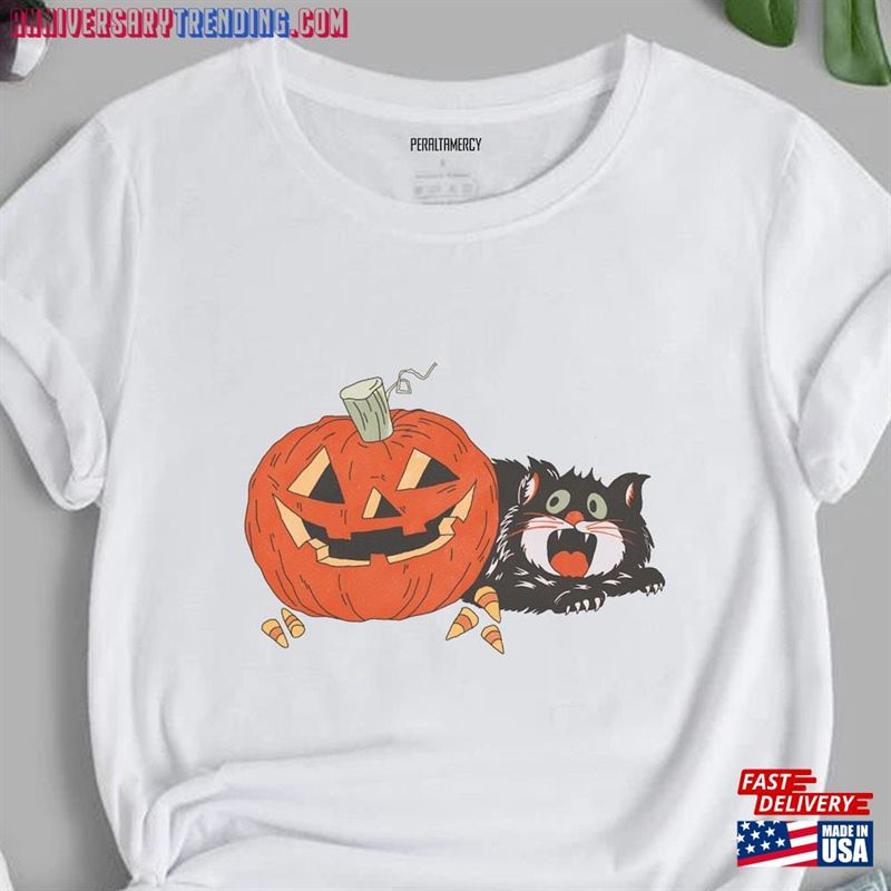 Black Cat Scared By Carved Pumpkin’s Evil Smile T-Shirt Halloween Sweatshirt