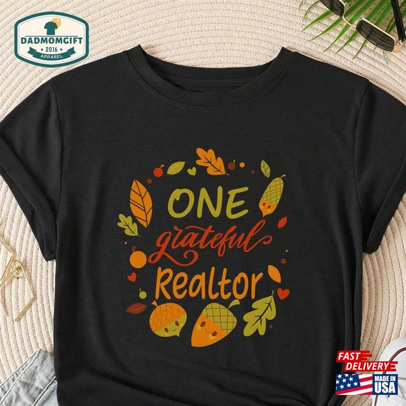 Blessed Family One Grateful Realtor Thanksgiving T-Shirt Happy Shirt Vacation Classic