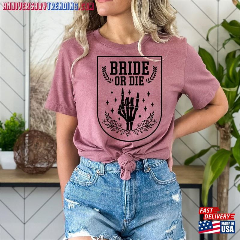 Bride Or Die Halloween Shirt Retro Spooky Bachelorette Skeleton Unisex Hoodie