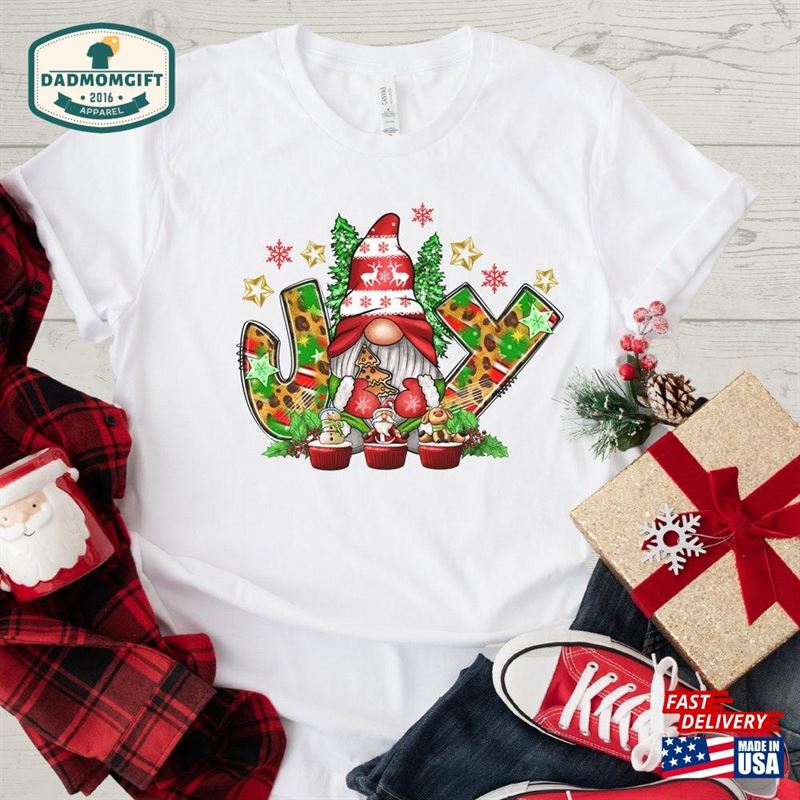 Christmas T-Shirts Xmas Gnome T-Shirt Gift Sweatshirt Classic