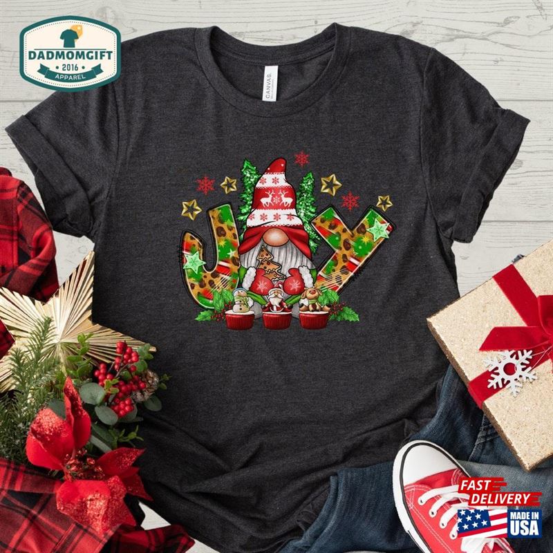 Christmas T-Shirts Xmas Gnome T-Shirt Gift Sweatshirt Classic