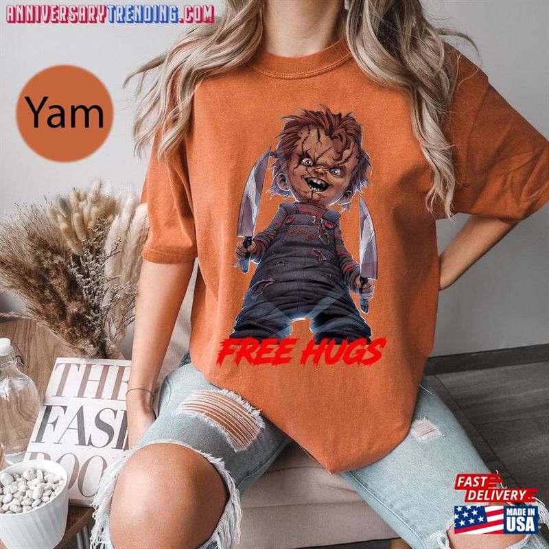 Chucky Free Hugs Childs Play Horror Movie Fan Comfort Colors Shirt Funny Halloween Spooky Vibes T-Shirt Classic