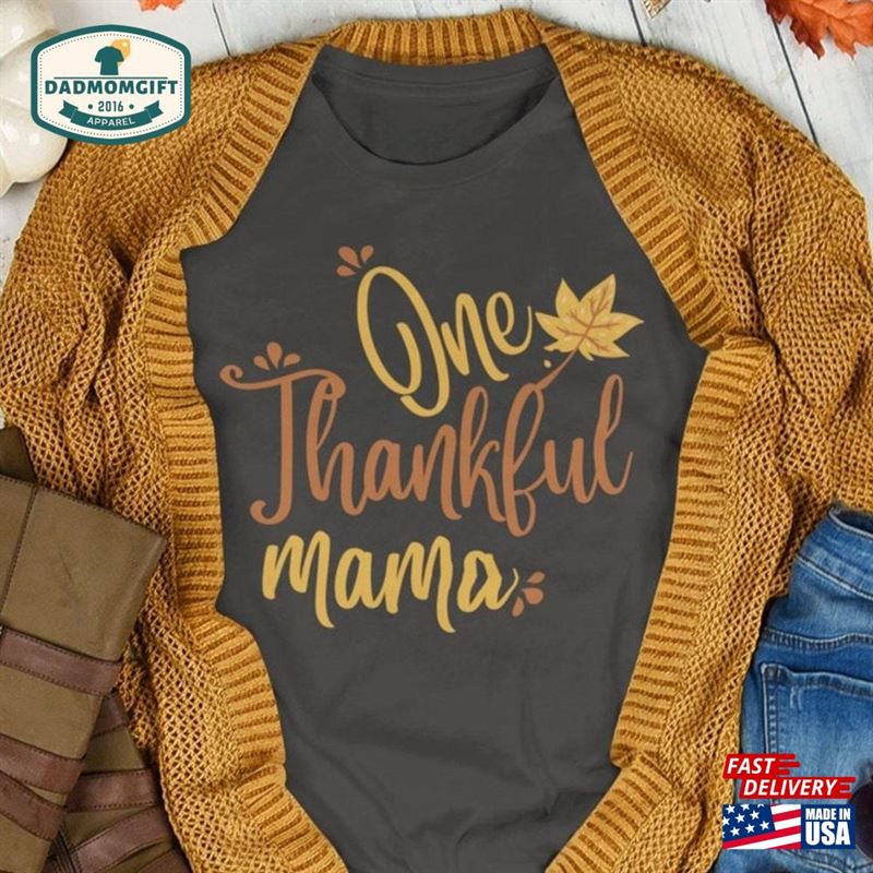 Cute Fall T-Shirts For Women Mom Shirt Thanksgiving T-Shirt Classic