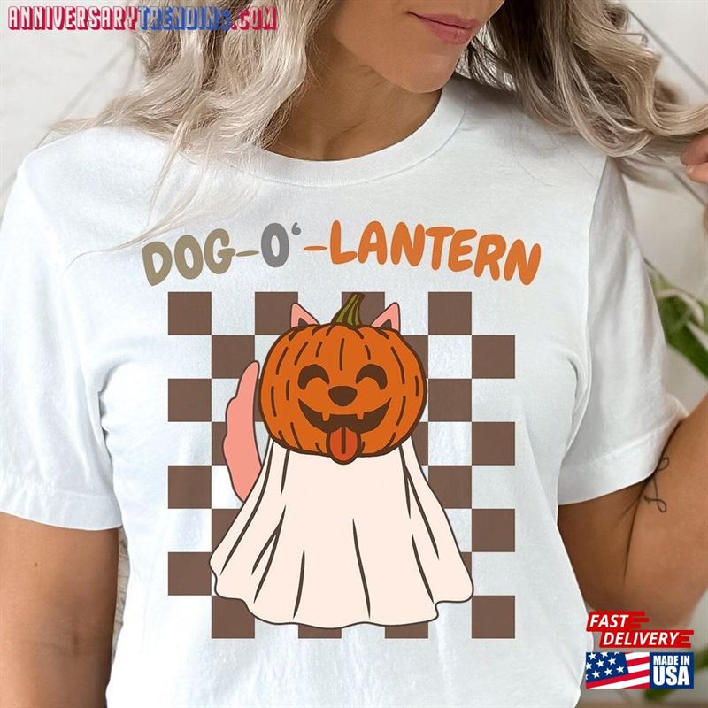 Dog Halloween T-Shirt Ghost Shirt Retro Spooky Season Classic Sweatshirt