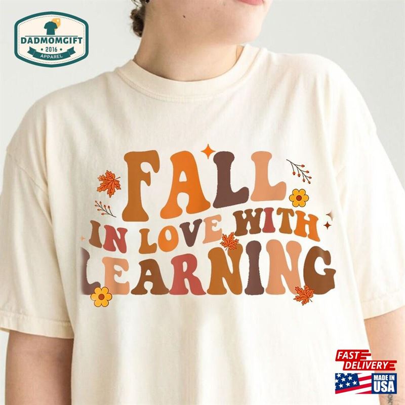 Fall In Love With Learning Teacher Thanksgiving Retro T-Shirt Unisex