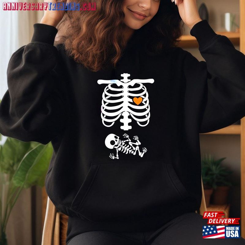 Halloween Maternity Sweatshirt Funny Skeleton Pregnancy Announcement Shirt 2023 Pregnant Women Costume Unisex Classic