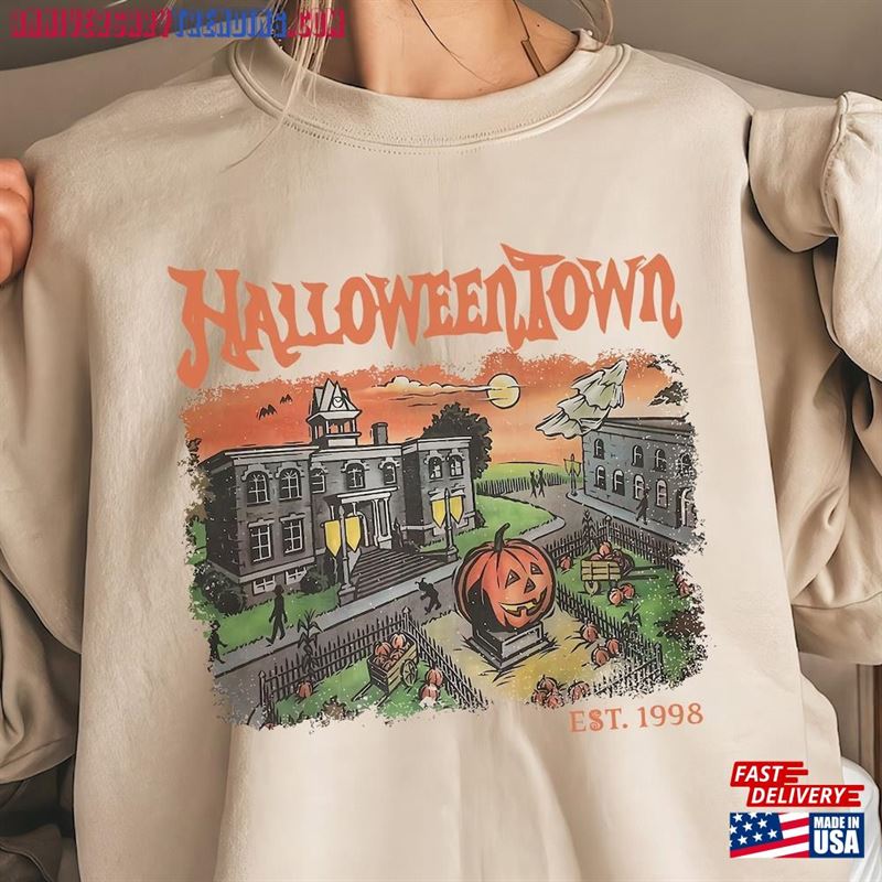 Halloweentown Spooky Sweatshirt Vintage Shirt Halloween Party 2023 Unisex Hoodie