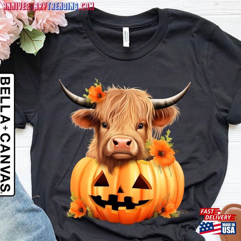 Highland Cow In Pumpkin Shirt Halloween Shirts Cute And Pumpkins Fall T-Shirt Party Unisex