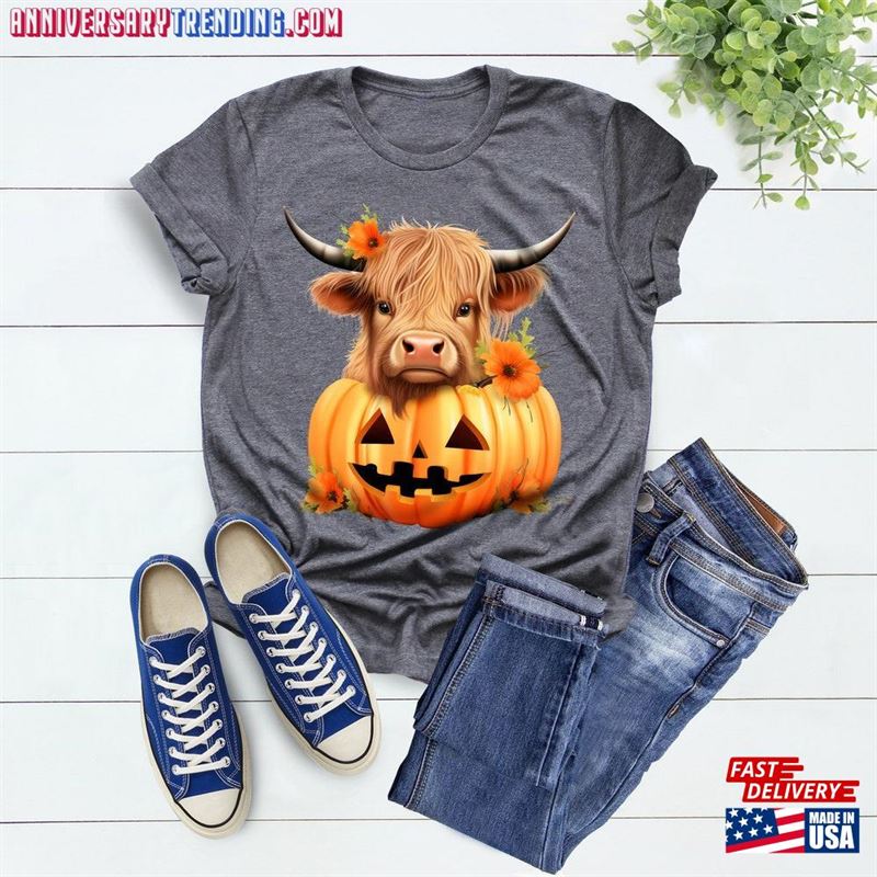 Highland Cow In Pumpkin Shirt Halloween Shirts Cute And Pumpkins Fall T-Shirt Party Unisex