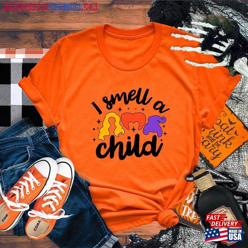 I Smell A Child Shirt Halloween Pregnancy Announcement Sanderson Sisters T-Shirt Classic