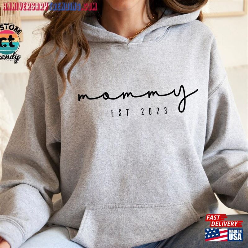 Mommy Est 2023 Shirt Custom Mama Sweatshirt Pregnancy Announcement T-Shirt