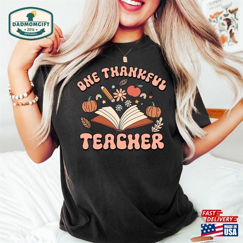 One Thankful Teacher Shirt Thanksgiving Turkey Retro Sweatshirt T-Shirt