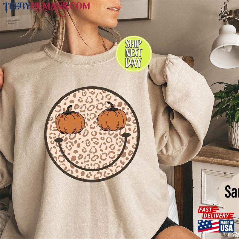 Retro Checker Pumpkin Sweatshirt Grunge Happy Face Vintage Fall Shirt Classic