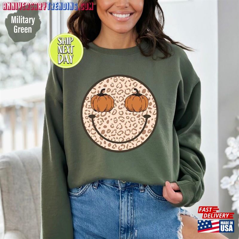 Retro Checker Pumpkin Sweatshirt Grunge Happy Face Vintage Fall Shirt Unisex Classic Retro Checker Pumpkin Sweatshirt Grunge Happy Face Vintage Fall Shirt Unisex Classic