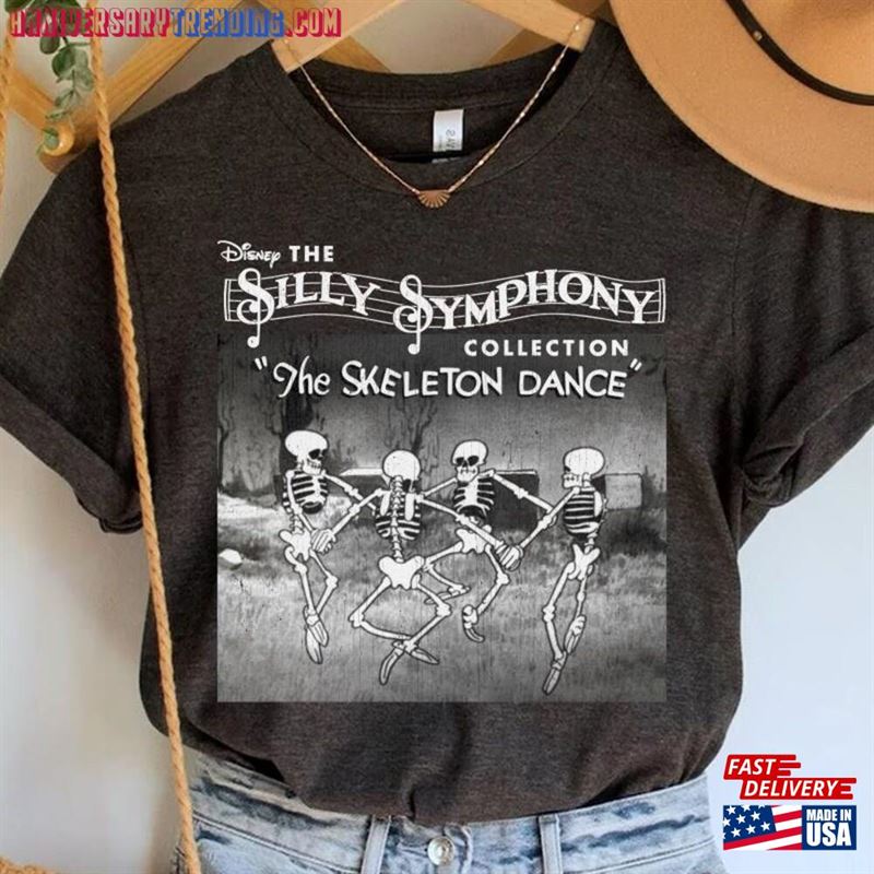 Skeleton Dance In Graveyard Halloween Dancing Vintage T-Shirt Unisex Classic